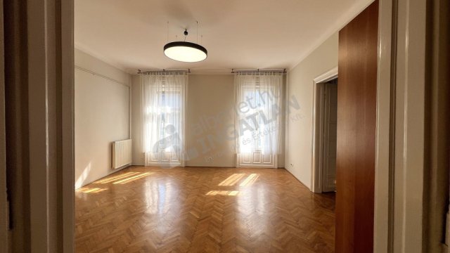 Kiadó téglalakás, albérlet, Budapesten, VI. kerületben