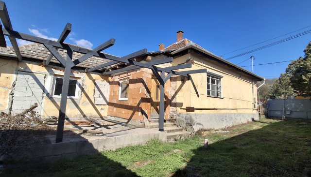 Eladó családi ház, Rózsaszentmártonon 15.5 M Ft, 3 szobás
