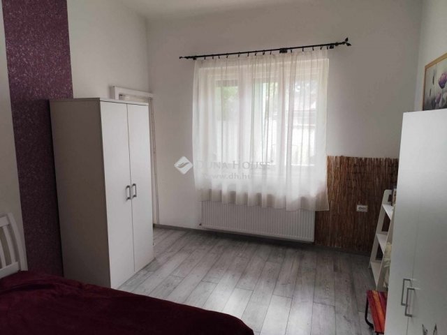 Eladó családi ház, Budapesten, XV. kerületben 54.9 M Ft