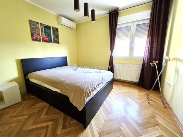 Kiadó téglalakás, albérlet, Pécsett 220 E Ft / hó, 2 szobás