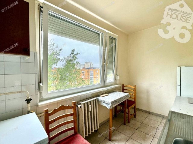Eladó panellakás, Kecskeméten 35.5 M Ft, 2 szobás