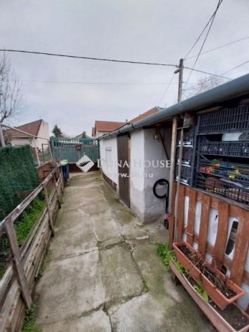 Eladó családi ház, Budapesten, XX. kerületben 32 M Ft, 2 szobás