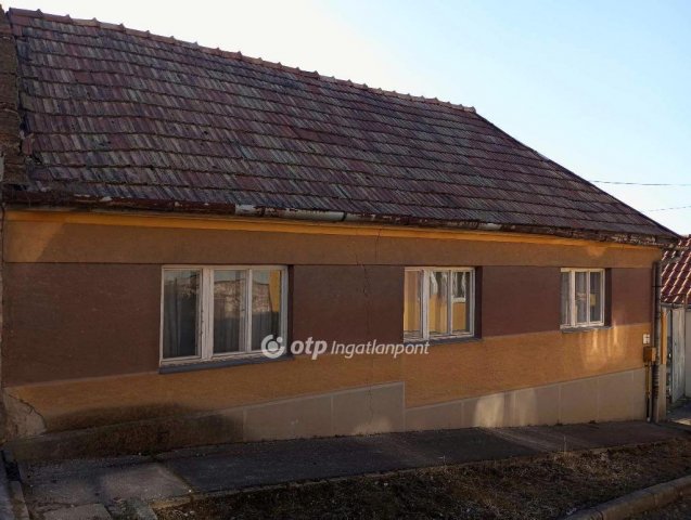 Eladó családi ház, Egerben 30 M Ft, 3 szobás