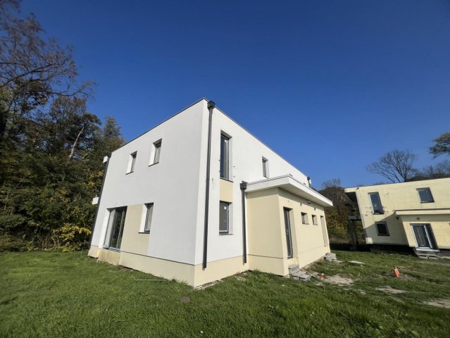 Eladó ikerház, Tatán 129.9 M Ft, 5 szobás / költözzbe.hu
