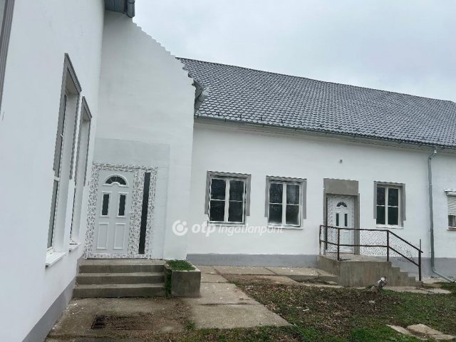 Eladó sorház, Biharkeresztesen 75.5 M Ft, 9+4 szobás