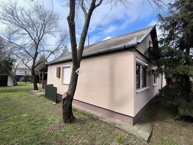 Eladó nyaraló, Lakitelken 21.5 M Ft, 3 szobás