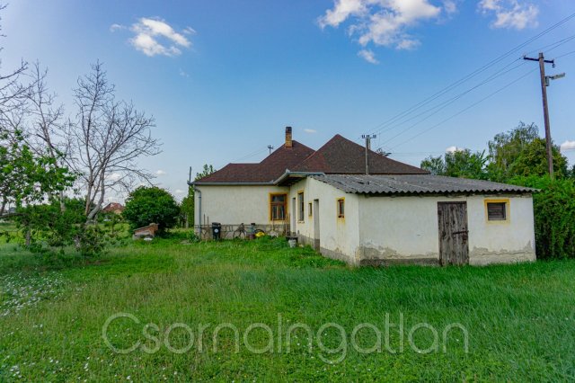 Eladó családi ház, Rábapatonán 30 M Ft, 2 szobás