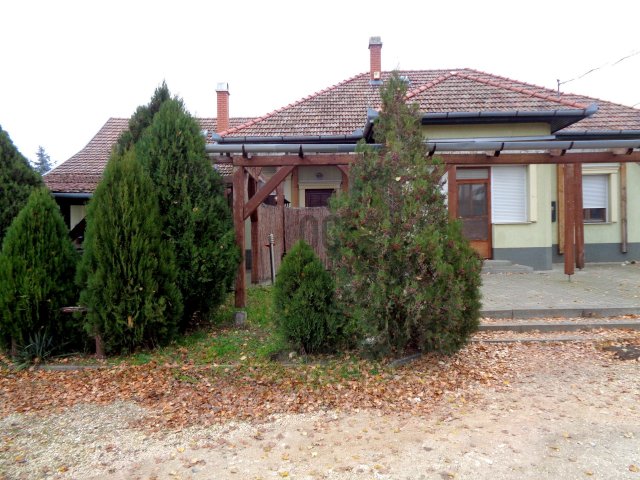Eladó családi ház, Tiszajenőn 44.9 M Ft, 3 szobás