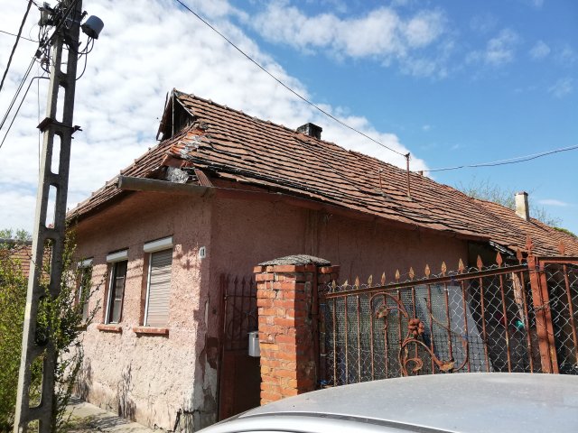 Eladó családi ház, Miskolcon, Balassi Bálint utcában 12 M Ft