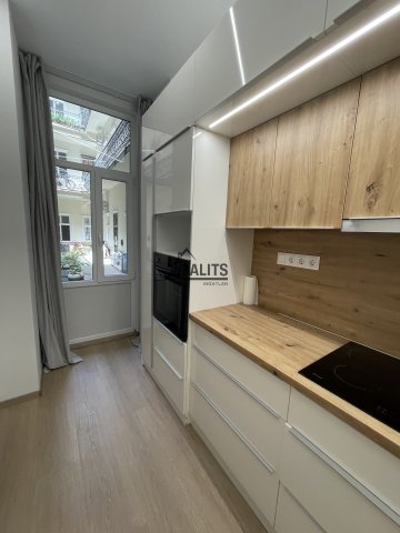 Kiadó téglalakás, albérlet, Budapesten, VI. kerületben