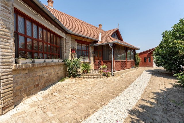 Eladó családi ház, Sióagárdon 54 M Ft, 4 szobás