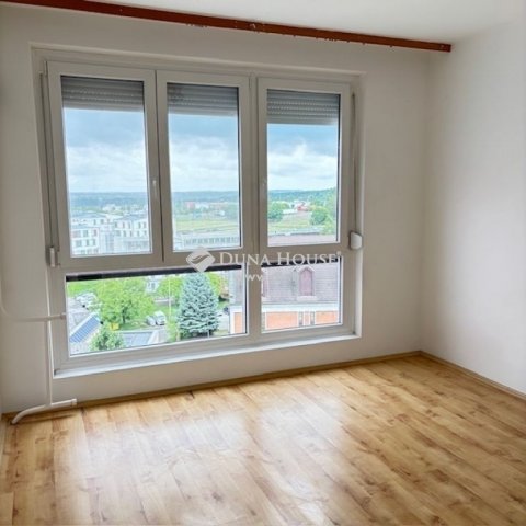 Eladó panellakás, Pécsett 41.99 M Ft, 3 szobás