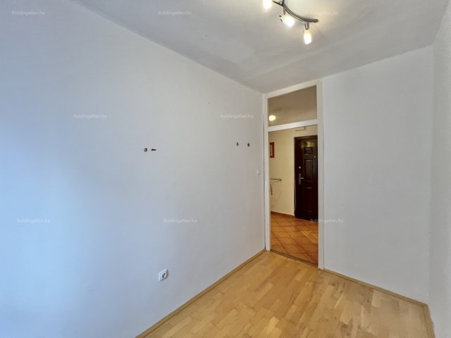 Eladó panellakás, Kaposváron 36.9 M Ft, 2+1 szobás