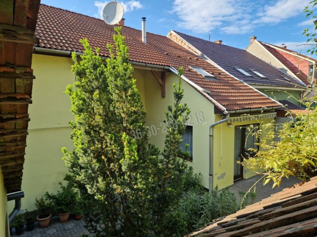 Eladó családi ház, Egerben 89 M Ft, 6 szobás