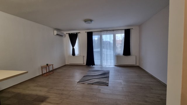 Kiadó téglalakás, albérlet, Szegeden 210 E Ft / hó, 3 szobás