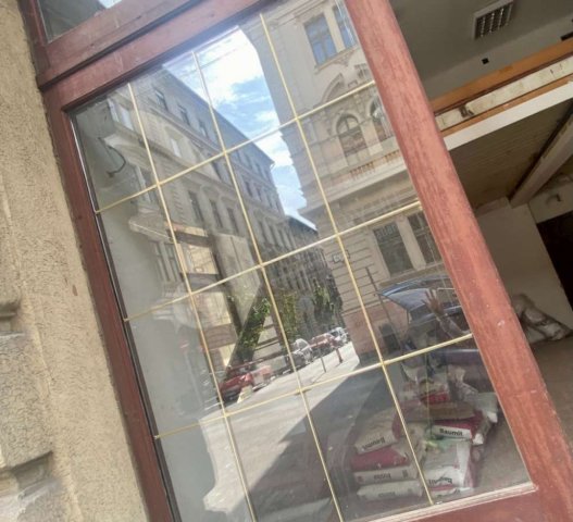 Eladó üzlethelyiség, Budapesten, V. kerületben, Báthory utcában