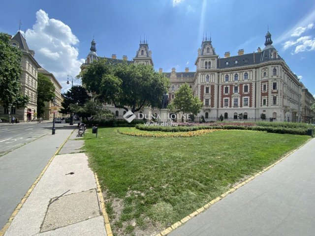 Eladó téglalakás, Budapesten, VI. kerületben, Kodály köröndön