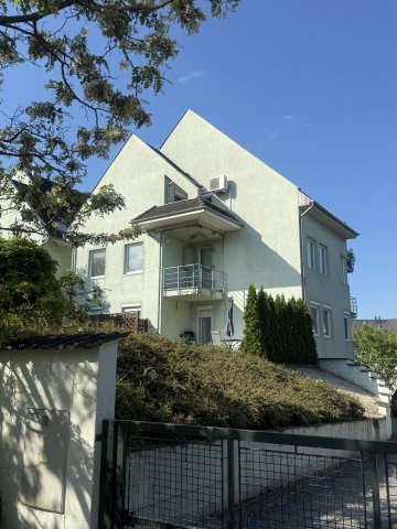 Eladó téglalakás, Győrött 96.5 M Ft, 4 szobás