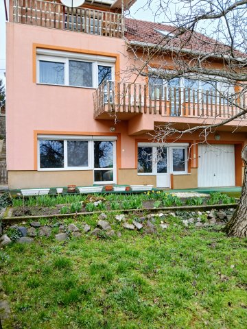 Eladó családi ház, Pakson 95 M Ft, 5 szobás