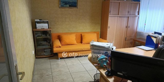 Eladó családi ház, Pécsett 84 M Ft, 3+1 szobás