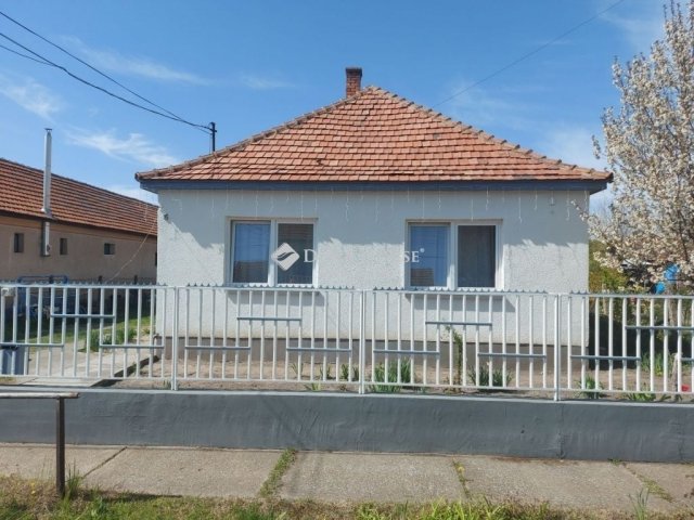 Eladó családi ház, Izsákon 29.5 M Ft, 3 szobás