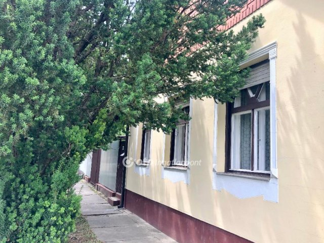 Eladó családi ház, Szegeden 59 M Ft, 5 szobás