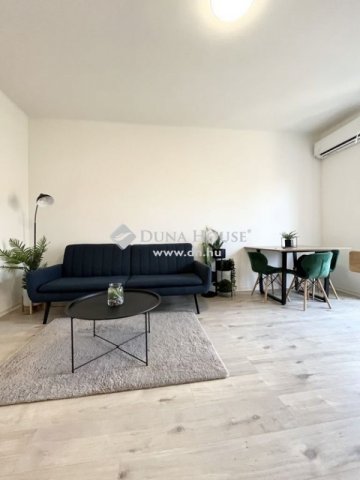 Eladó téglalakás, Pécsett 70.99 M Ft, 3 szobás
