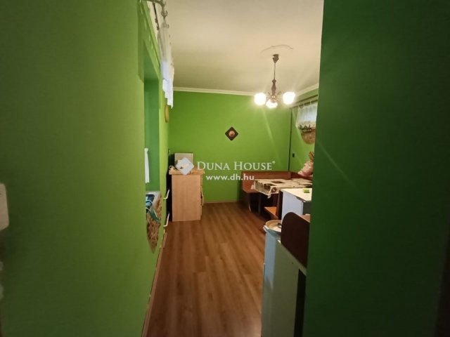 Eladó családi ház, Cegléden 76.8 M Ft, 5 szobás