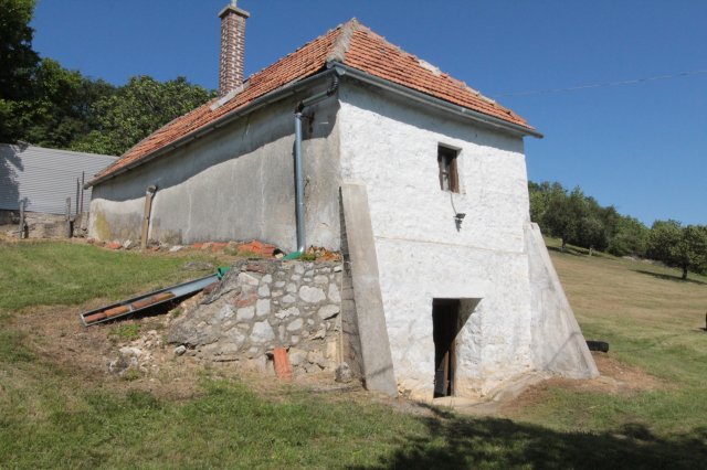 Eladó nyaraló, Pécselyen 55 M Ft, 2 szobás