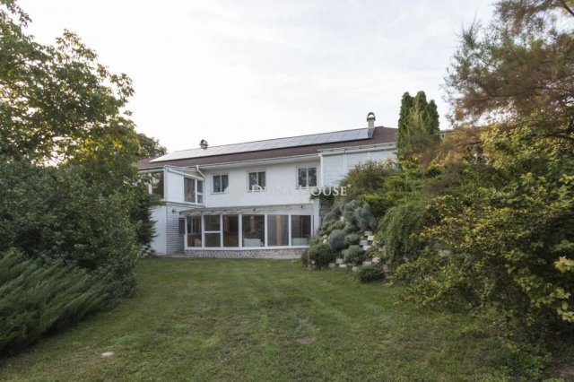Eladó családi ház, Kápolnásnyéken 289 M Ft, 11 szobás