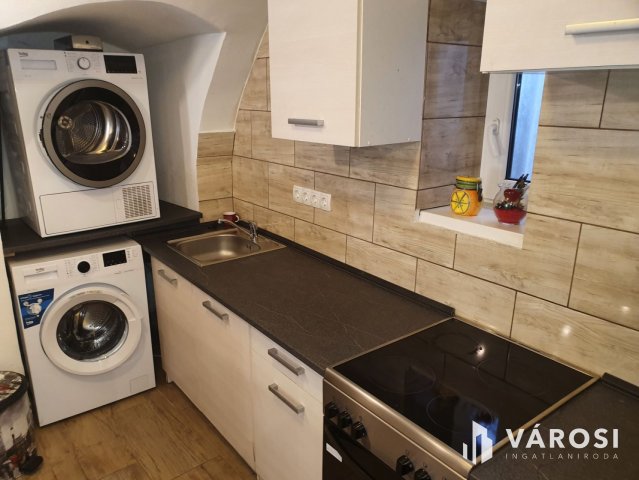 Eladó családi ház, Veszprémben 68 M Ft, 2 szobás