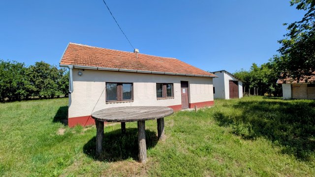Eladó családi ház, Helvécián 28 M Ft, 2 szobás