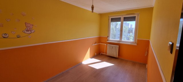 Eladó panellakás, Kiskunfélegyházán 30 M Ft, 2 szobás