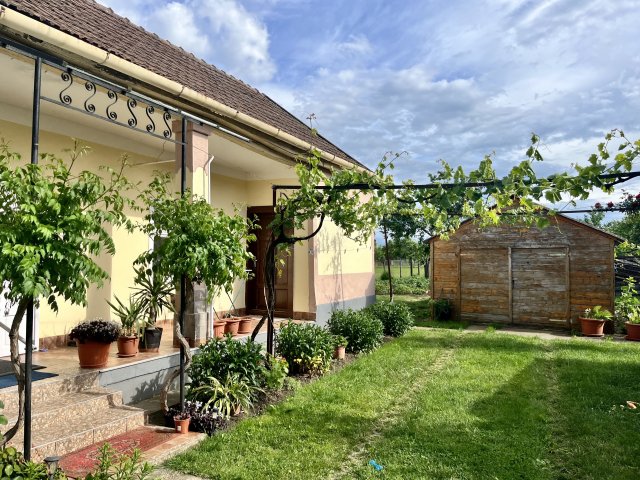 Eladó családi ház, Adácson 12.8 M Ft, 3 szobás
