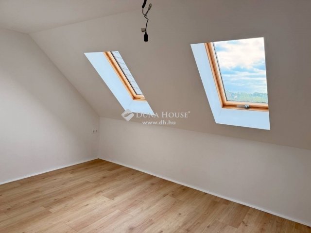 Eladó családi ház, Hosszúhetényen 77.9 M Ft, 4 szobás