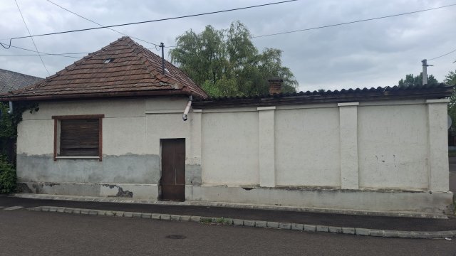 Eladó családi ház, Gyöngyösön 8.5 M Ft, 2 szobás