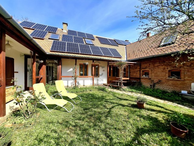 Eladó családi ház, Hosszúhetényen 99.8 M Ft, 9 szobás