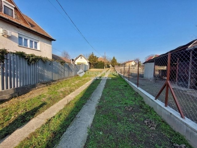 Eladó családi ház, Vácrátóton 46 M Ft, 2 szobás