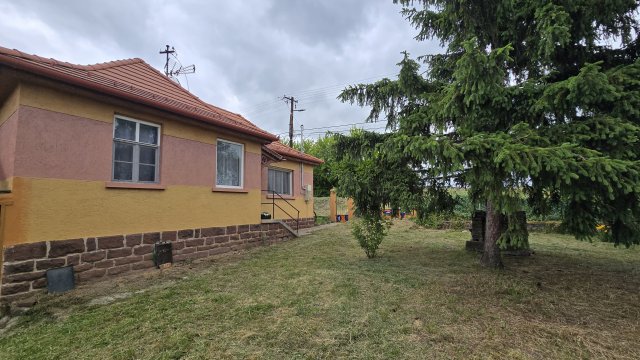 Eladó családi ház, Lovason 49 M Ft, 2 szobás