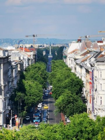 Eladó téglalakás, Budapesten, VI. kerületben, Andrássy úton