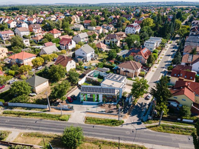 Eladó üzlethelyiség, Budapesten, XVI. kerületben, Szlovák úton