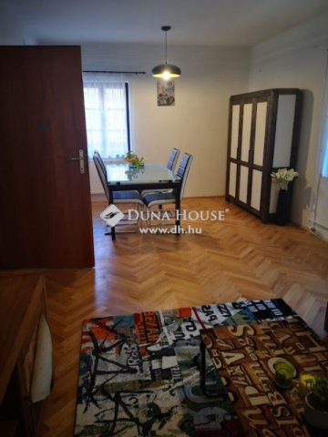 Kiadó téglalakás, albérlet, Pécsett 180 E Ft / hó, 3 szobás