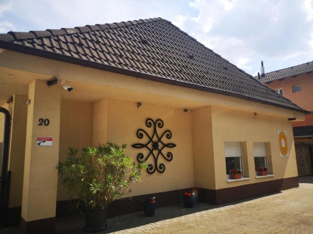 Eladó családi ház, Siófokon 380 M Ft, 11 szobás