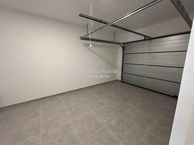 Eladó családi ház, Kecskeméten 99.9 M Ft, 5 szobás