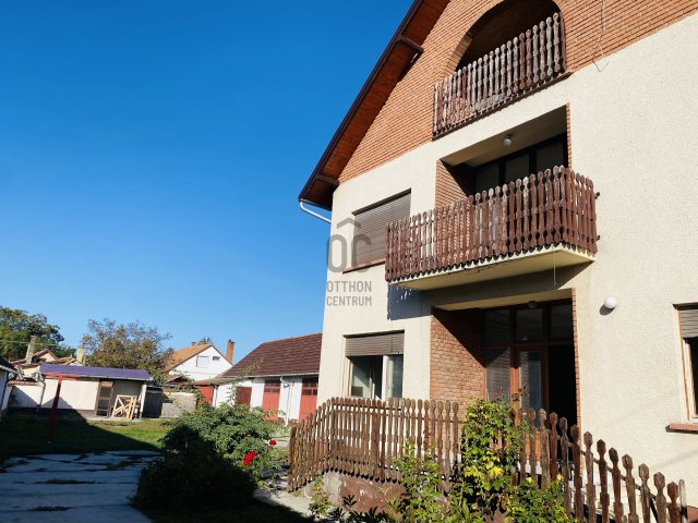 Eladó családi ház, Cegléden 77.9 M Ft, 7 szobás