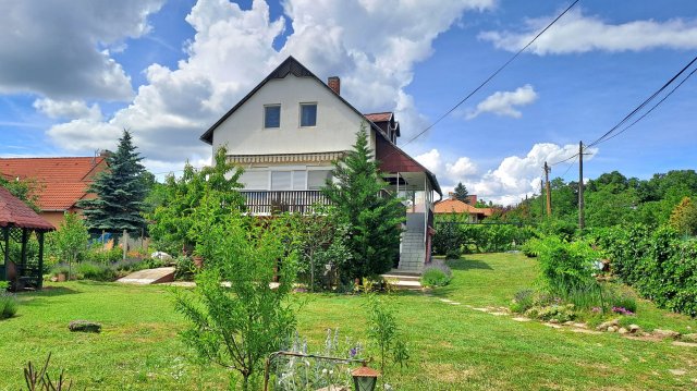 Eladó családi ház, Balatonrendesen 89.9 M Ft, 5 szobás