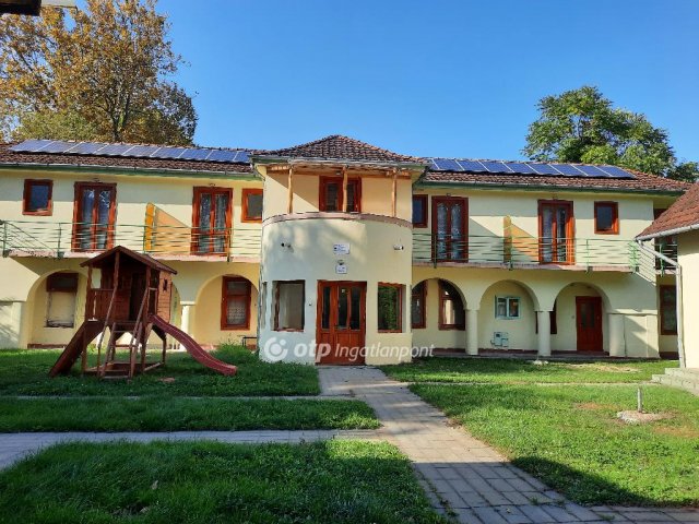 Eladó hotel, Siófokon 1219.384 M Ft / költözzbe.hu