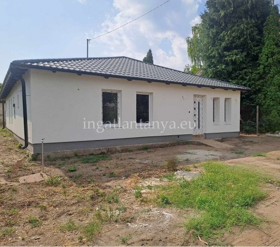 Eladó családi ház, Velencén 92 M Ft, 4 szobás