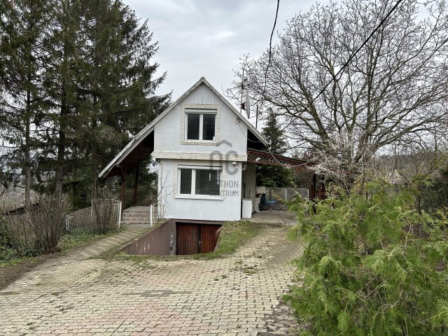 Eladó családi ház, Budapesten, III. kerületben, Árok utcában