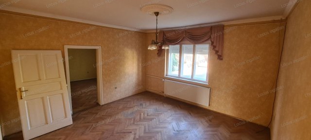 Eladó családi ház, Törökszentmiklóson 25 M Ft, 2 szobás